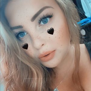 Meet your Posher, Holly